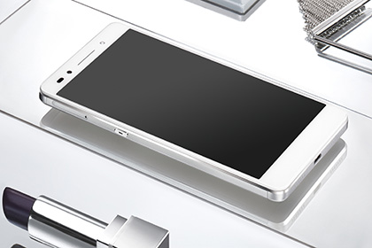 Huawei представила в России флагманский смартфон