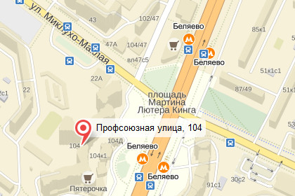При наезде машины на остановку в Москве пострадали восемь человек
