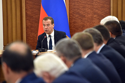 Медведев одобрил строительство железной дороги в обход Украины Медведев одобрил строительство железной дороги в обход Украины
