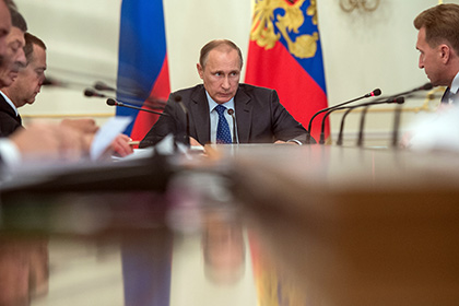 Путин потребовал держать дефицит бюджета на уровне трех процентов ВВП Путин потребовал держать дефицит бюджета на уровне трех процентов ВВП