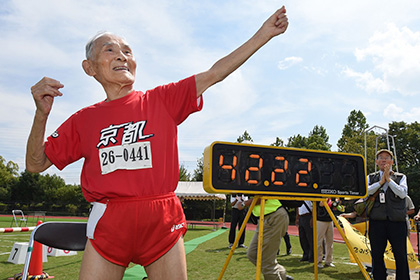 105-летний японец пробежал стометровку за 42 секунды