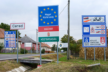 Словакия защитится от мигрантов из Венгрии оцинкованными блоками