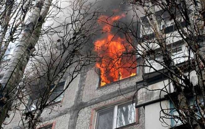 В центре Омска загорелась 9-этажка