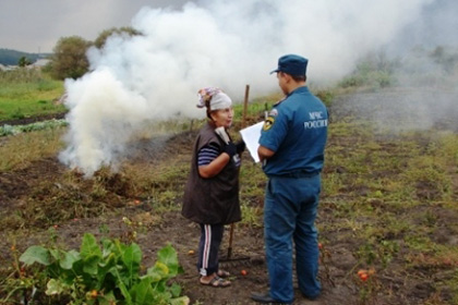 Из-за незаконного пала травы в Рязанской области загорелись 11 домов