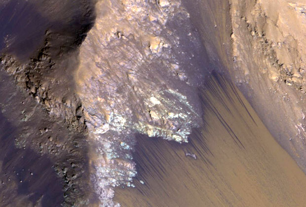 В долинах Маринера на Красной планете нашли текущие реки: Космос: Наука и техника:
