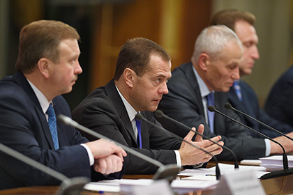 Медведев заявил о намерении перейти на торговлю с Украиной без льгот