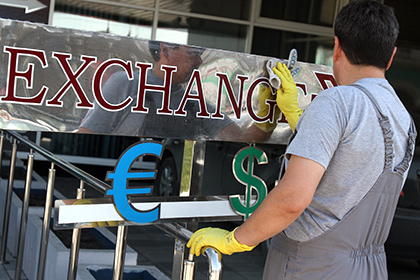 Официальный курс евро превысил 72 рубля