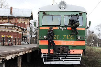 За месяц в Москве и области с электричек сняли два десятка зацеперов За месяц в Москве и области с электричек сняли два десятка зацеперов