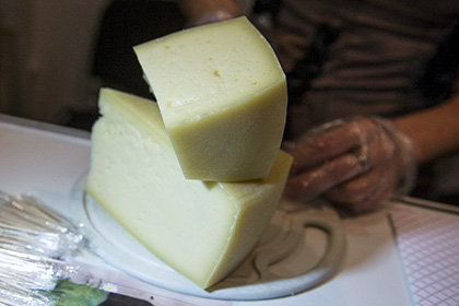 На Алтае белорусский сыр продавали под видом голландского