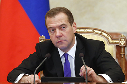 Медведев предупредил единороссов об ответственности за обещания в кризис