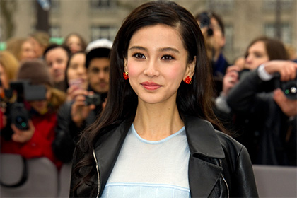 В Китае актриса подверглась медпроверке из-за подозрительно красивого лица