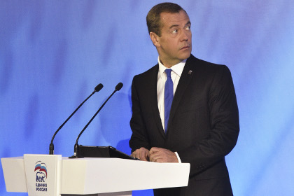 Медведев назвал причины отказа США принять российскую делегацию