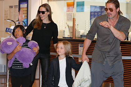 Джоли с детьми снялась в фотосессии для Vogue