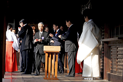 Японские парламентарии посетили храм Ясукуни