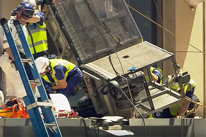 Мойщики окон в Сиднее выжили после падения с 12 этажа