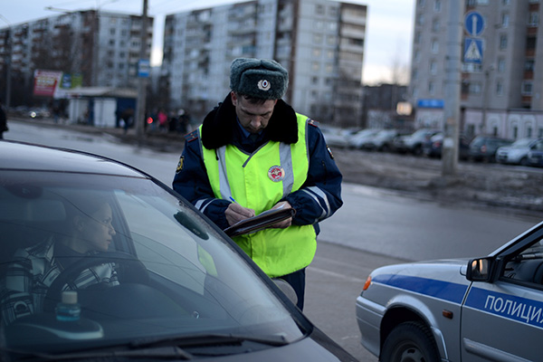 За долги свыше 10 тысяч рублей автомобилистов пересадят на общественный транспорт: Политика: Россия: