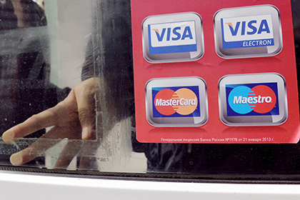 Россиянин потребовал компенсации от Visa и MasterCard за блокировку карт в Крыму