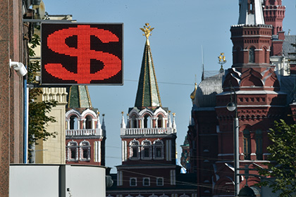 Официальный курс доллара опустился ниже 62 рублей