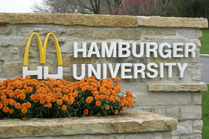 Университет Гамбургеров «Макдоналдс» оказался популярнее Кембриджа и Оксфорда
