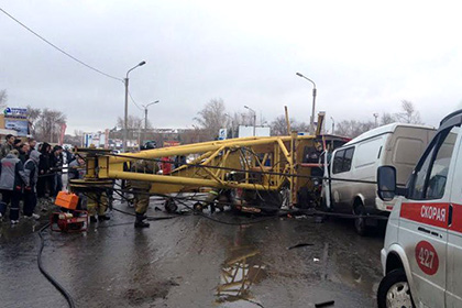 По делу о падении башенного крана в Омске задержаны три человека