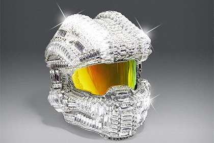 Шлем космодесантника из шутера Halo украсили стразами Swarovski ради аукциона