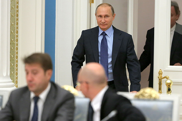 Путин призвал отказаться от иностранной валюты при торговле нефтью: Политика: Россия: