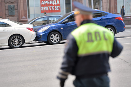 Сотрудник ГИБДД сбил женщину на переходе в центре Москвы