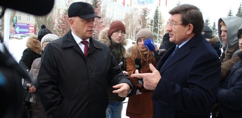 Губернатор заставил мэра Омска лично контролировать уборку дорог от снега