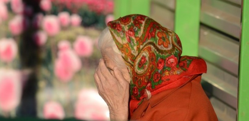 Омичка украла у 84-летней старушки золотой крест