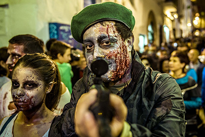 Французская полиция запретила опасные костюмы на Хеллоуин