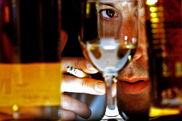 Почему люди курят при употреблении алкоголя : Наука: Наука и техника:
