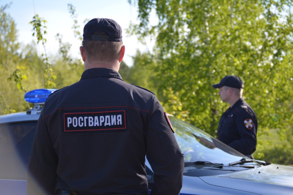 Росгвардия остановила странную машину в Омске #Новости #Общество #Омск