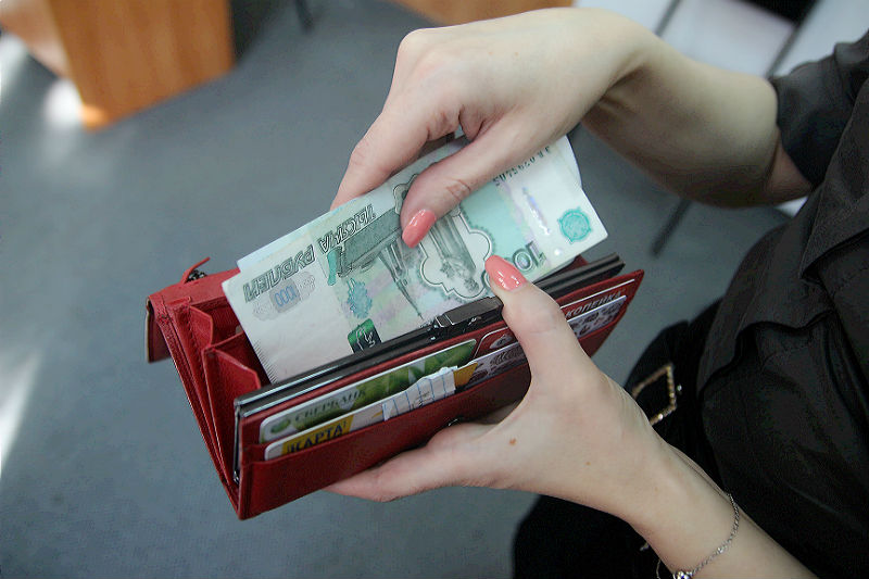 Омичку, укравшую с карты 10 тысяч, посадили на три с половиной года #Омск #Общество #Сегодня