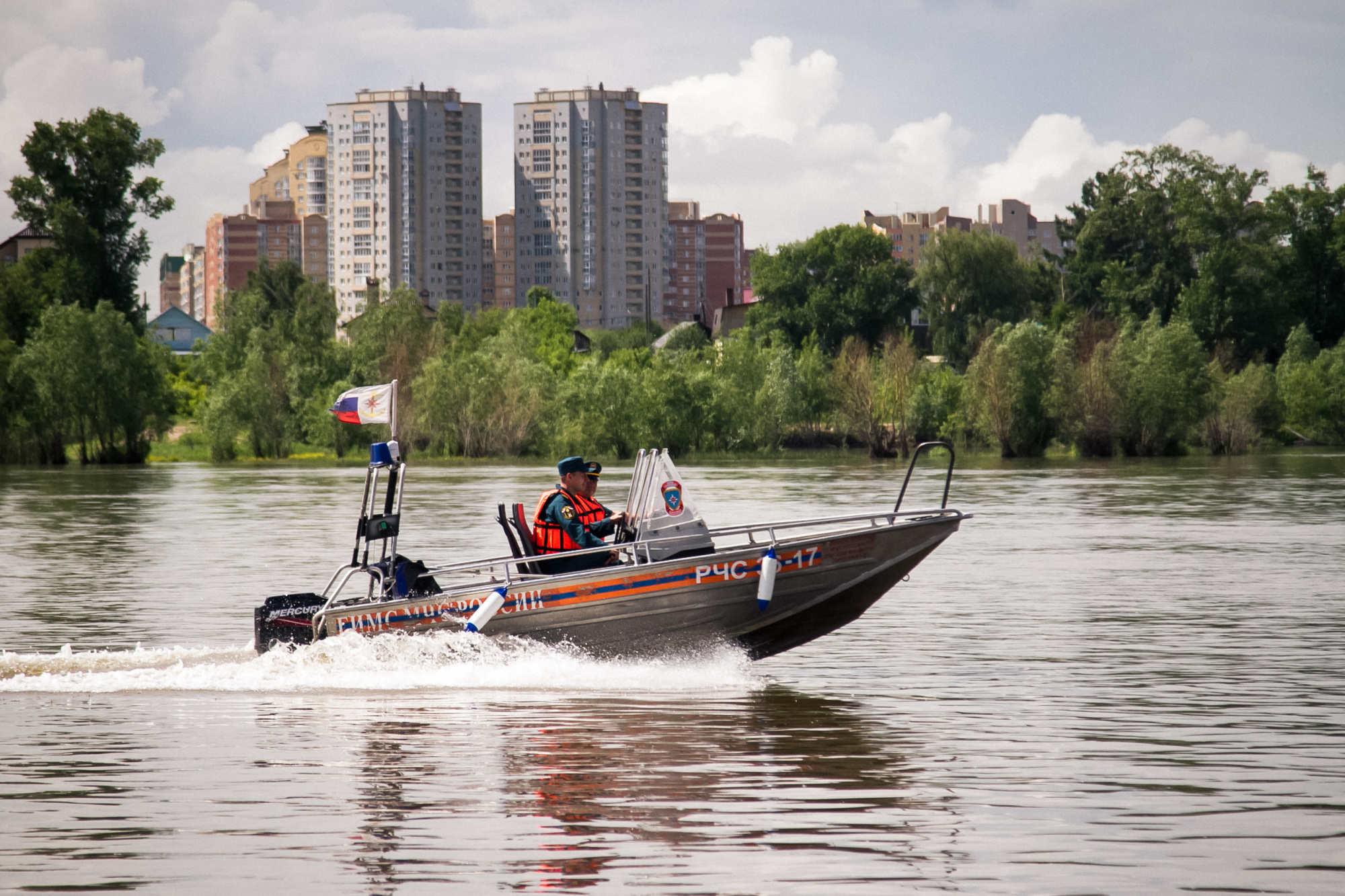 Спасатели не дали пьяному омичу стать утопленником #Омск #Общество #Сегодня