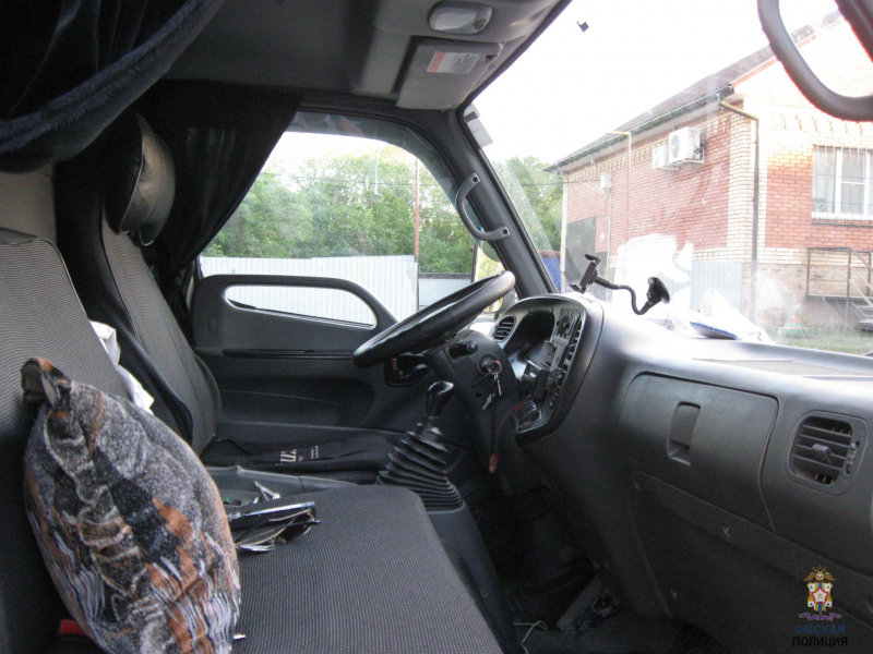 Омич обокрал машину экспедитора и поехал с ним искать преступников #Новости #Общество #Омск