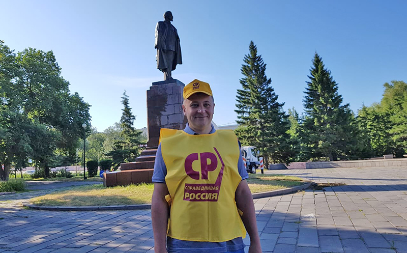 Справедливороссы отмыли памятник Ленину в центре Омска #Новости #Общество #Омск Справедливороссы отмыли памятник Ленину в центре Омска #Новости #Общество #Омск