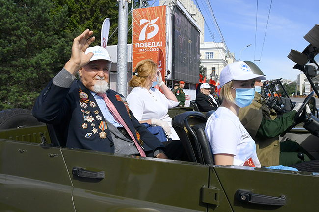 Парад Победы в Омске прошел с ветеранами, зрителями и тремя «кукурузниками» #Омск #Общество #Сегодня Парад Победы в Омске прошел с ветеранами, зрителями и тремя «кукурузниками» #Омск #Общество #Сегодня
