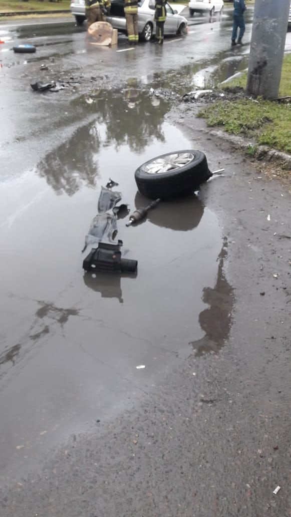 В Омске молодой водитель протаранил столб: пострадали 2 человека #Омск #Общество #Сегодня В Омске молодой водитель протаранил столб: пострадали 2 человека #Омск #Общество #Сегодня