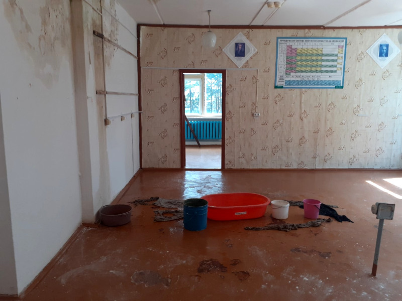 Жители омской деревни пожаловались на ужасное состояние школы #Омск #Общество #Сегодня