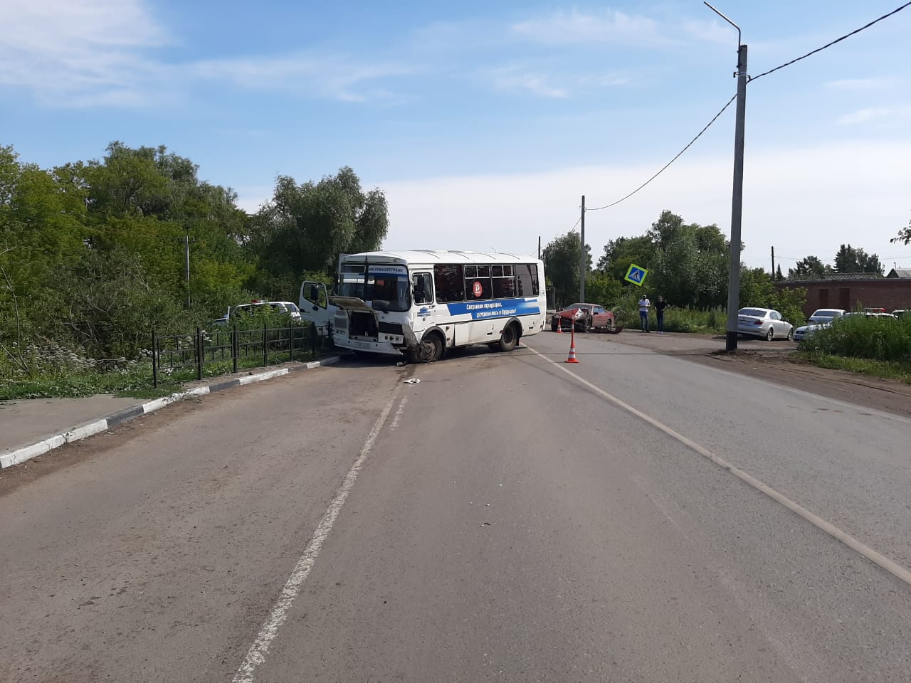 В Омске пассажирский ПАЗ устроил ДТП с легковушкой и грузовиком #Новости #Общество #Омск