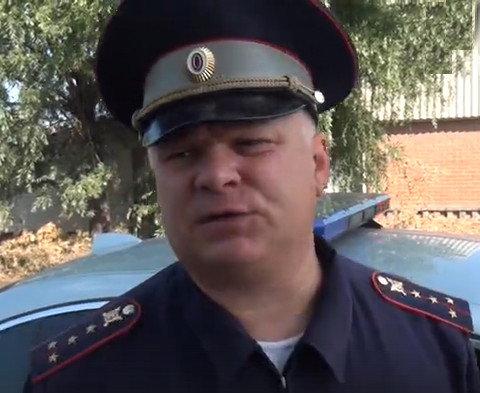 В Омске сотрудник ГИБДД помог выбраться из горящего дома детям и их матери #Омск #Общество #Сегодня