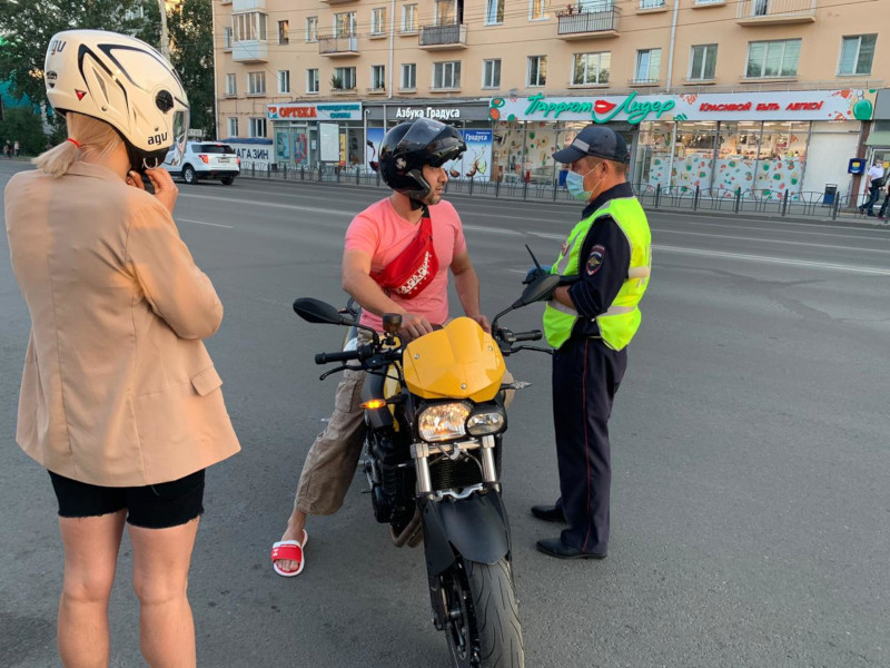 Мотоциклисты ездят по Омску пьяными, без шлемов и прав: 120 нарушений за сутки #Новости #Общество #Омск