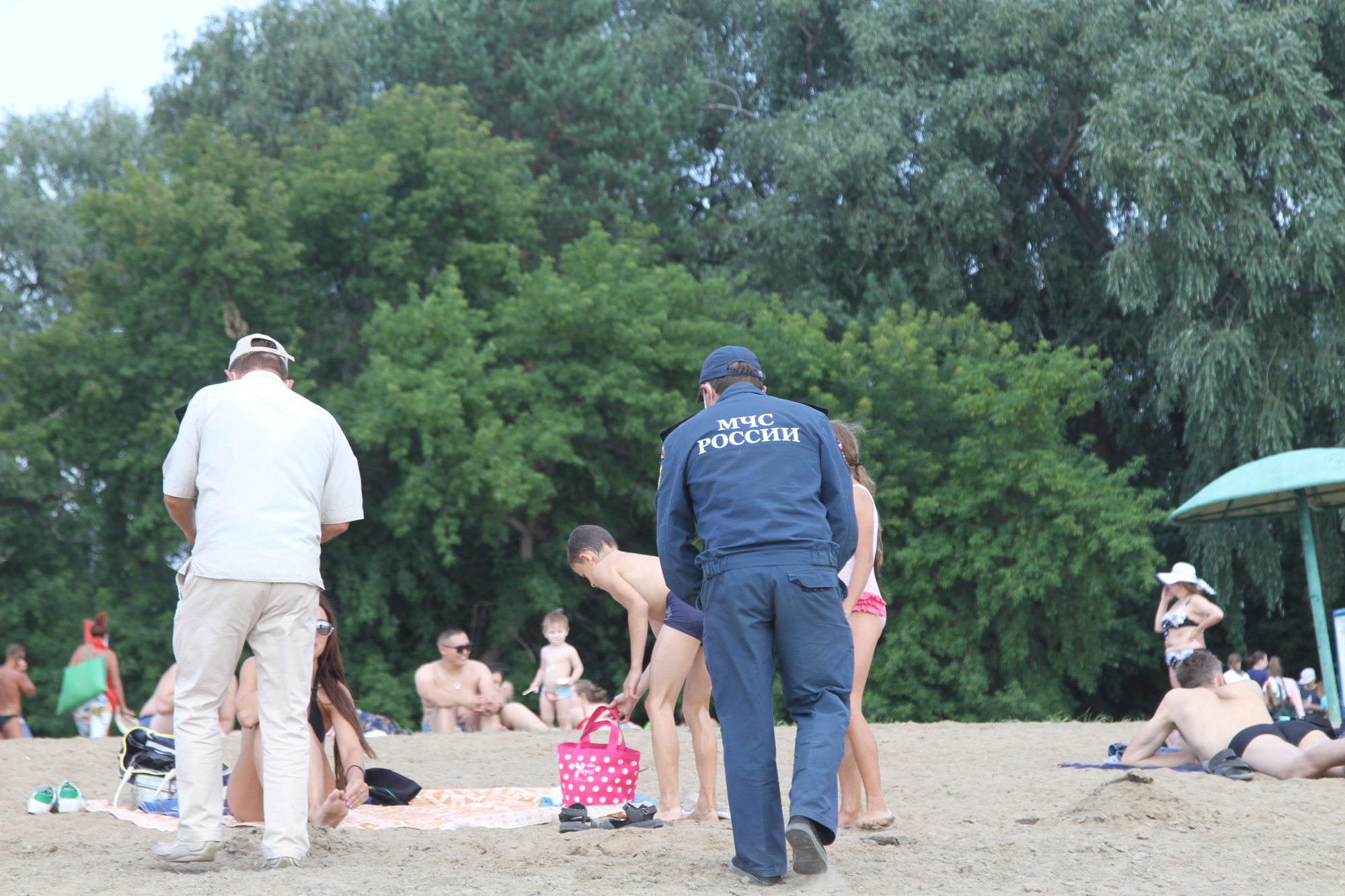 Омичей десятками ловят на «диких» пляжах #Омск #Общество #Сегодня