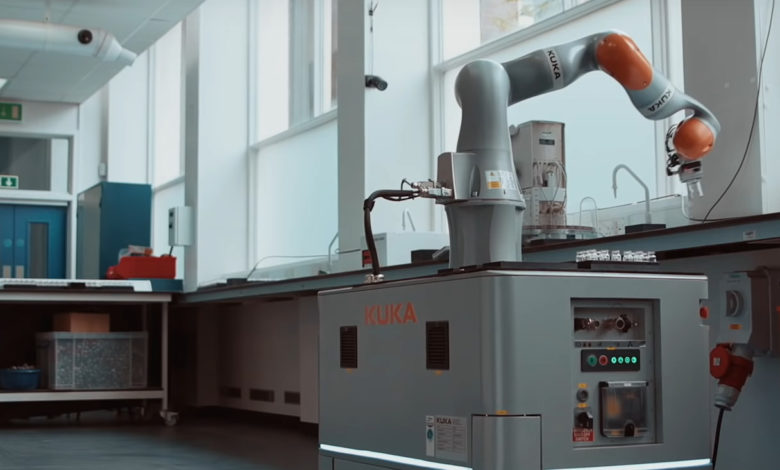 Новый автономный робот «химик», созданный для поддержки исследователей