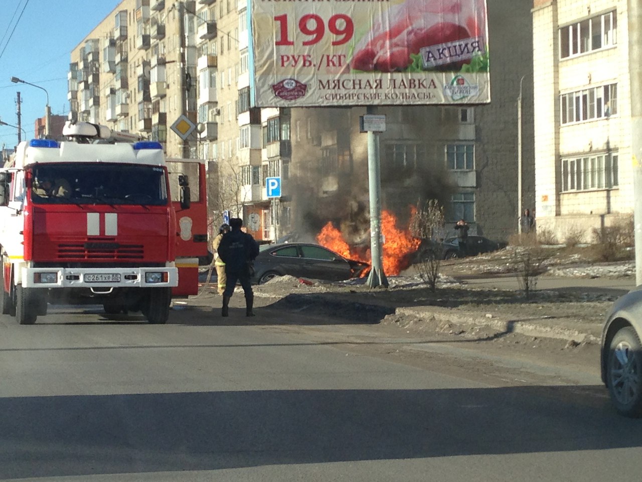 В Омске за ночь сгорел «мерседес» и повреждена фура #Омск #Общество #Сегодня