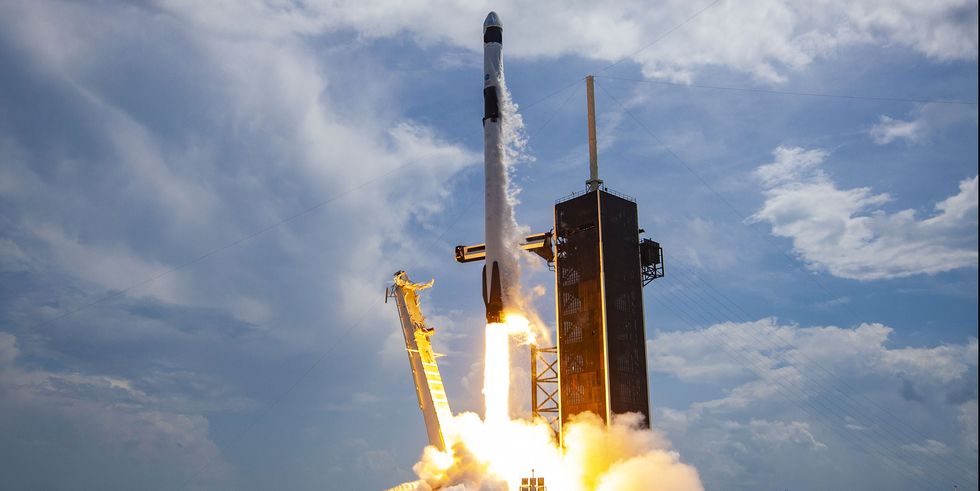 SpaceX запускает новые спутники Starlink (и бьет новый рекорд)