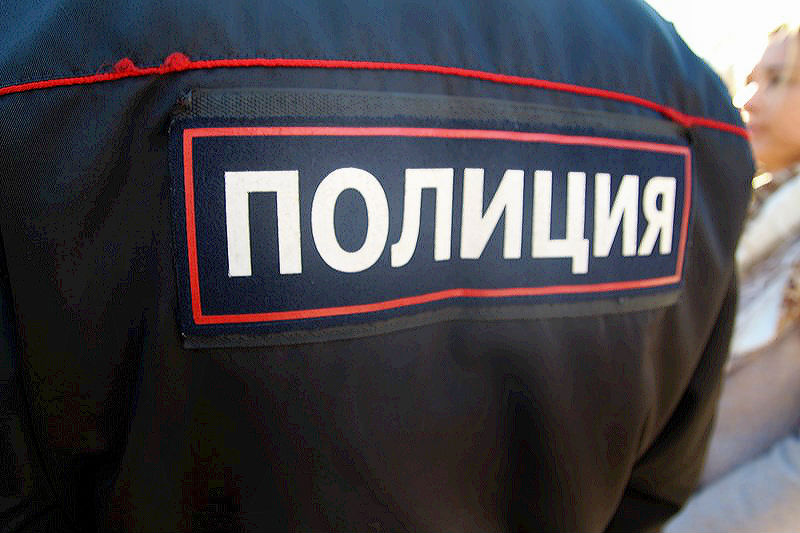 Омич обрызгал полицейского из перцового баллончика на входе в отделение #Омск #Общество #Сегодня