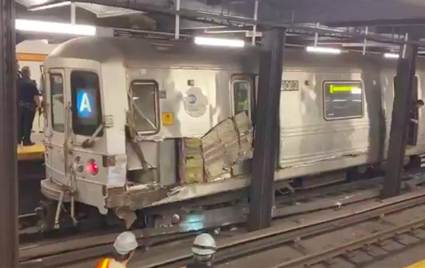 В Нью-Йорке на Манхэттене сошел с рельсов поезд метро