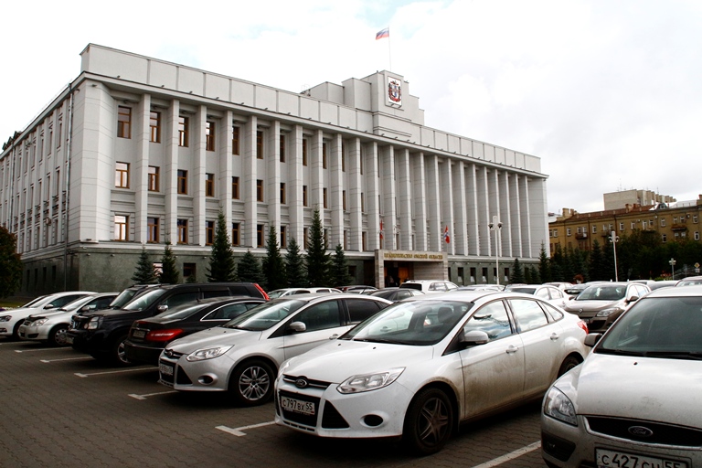 Омские чиновники отдали медикам служебные машины #Новости #Общество #Омск