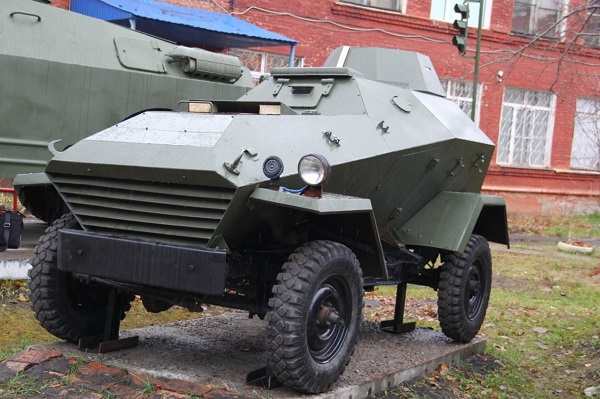 Сотрудники омского ПП-8 на досуге восстановили бронеавтомобиль #Новости #Общество #Омск